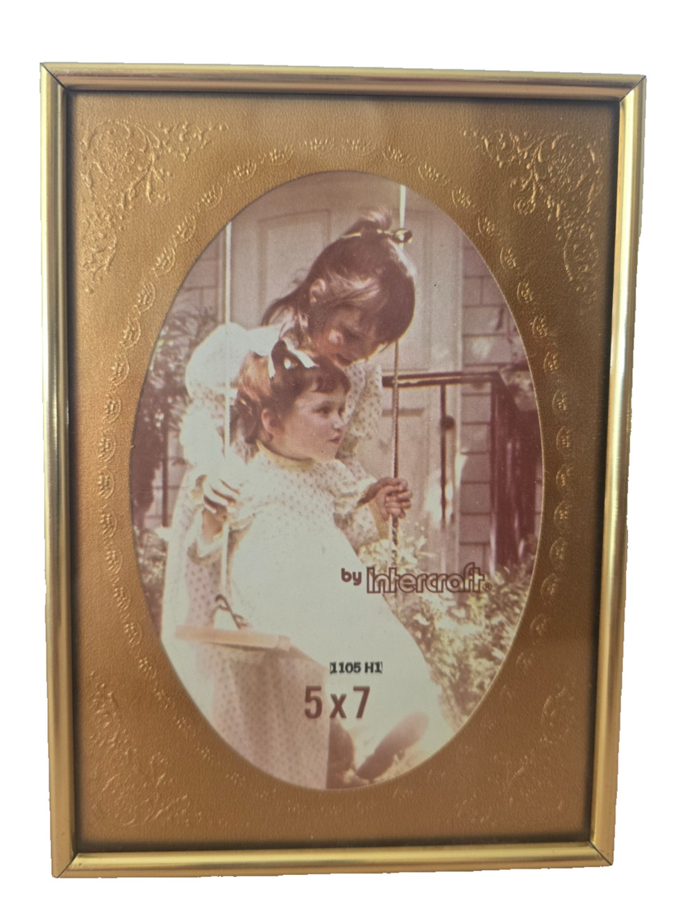 Vintage Gold 5" x 7" Frame w/ornate Gold Floral Oval Matte
